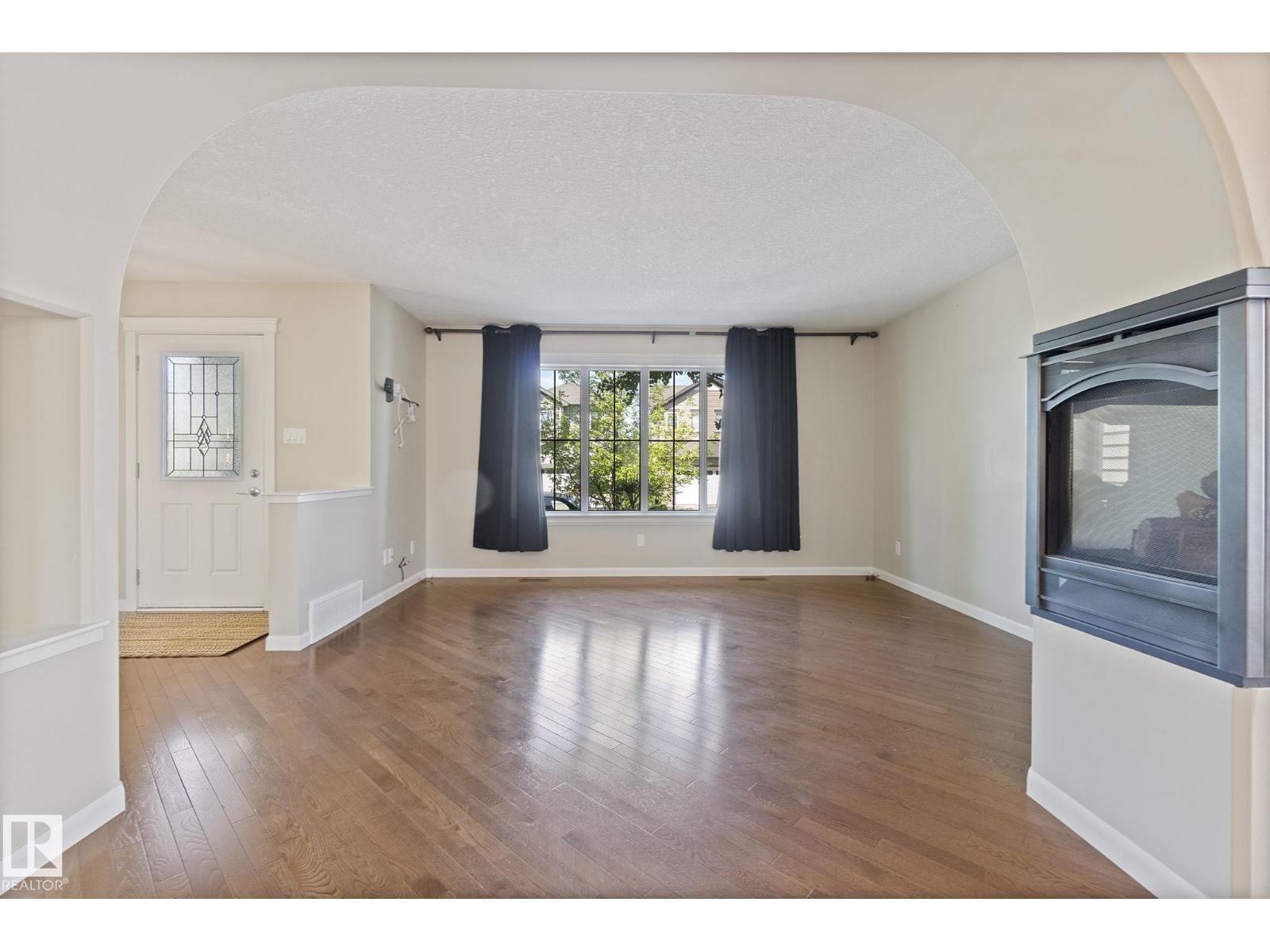 Photo 10 of 1715 63 St Sw, Edmonton AB