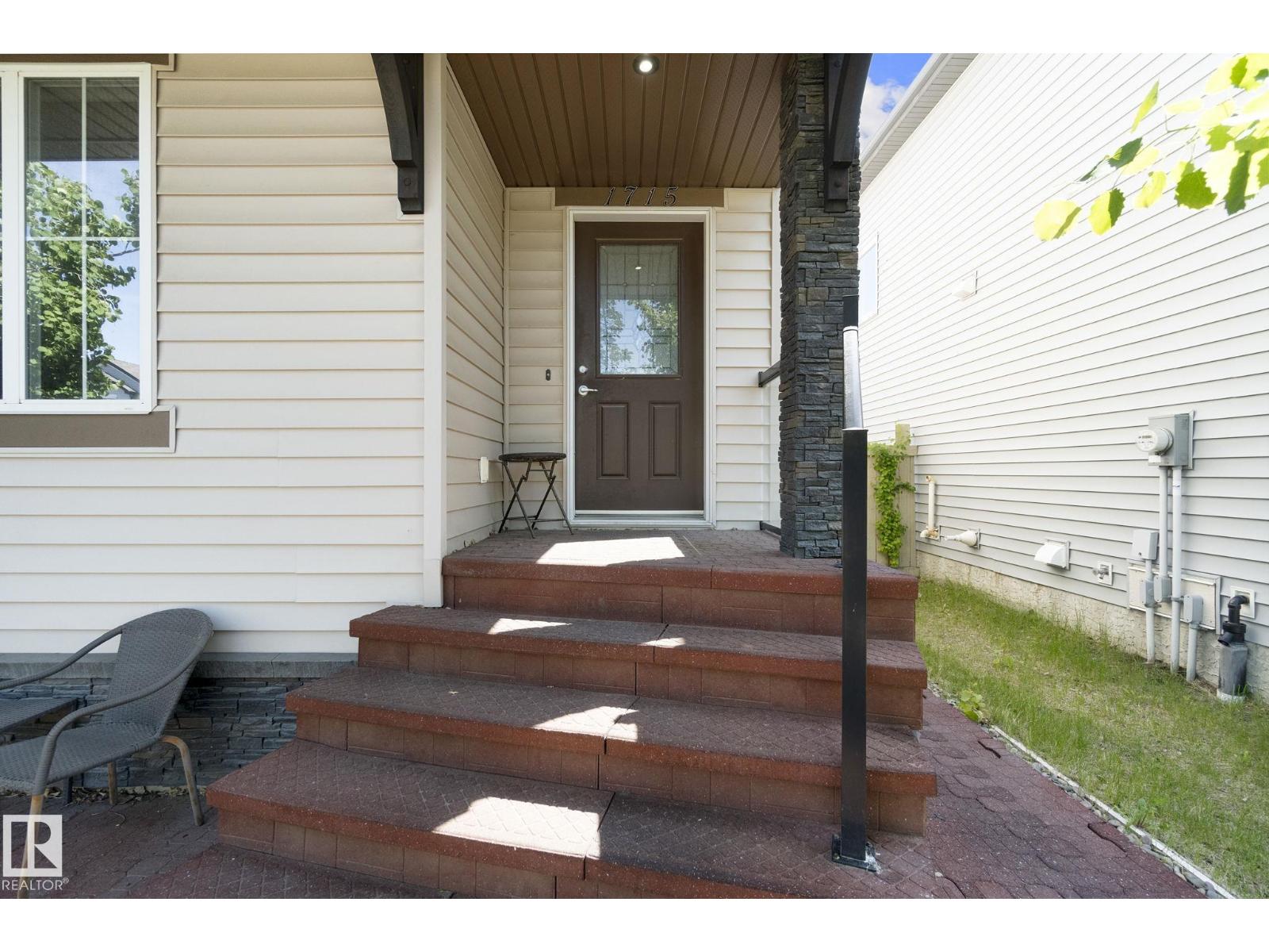 Photo 4 of 1715 63 St Sw, Edmonton AB