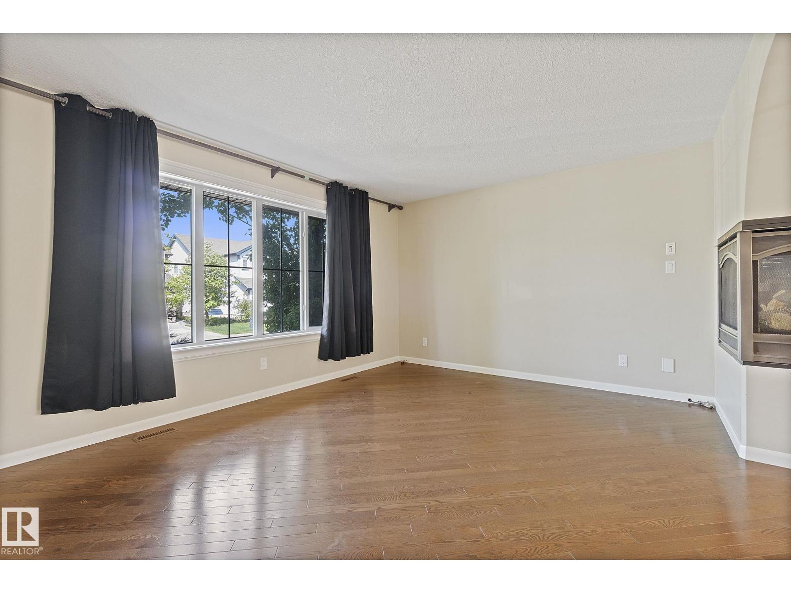 Photo 7 of 1715 63 St Sw, Edmonton AB