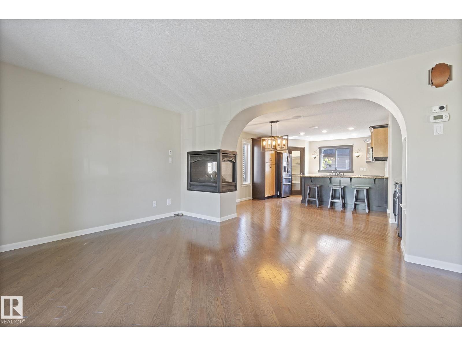 Photo 8 of 1715 63 St Sw, Edmonton AB