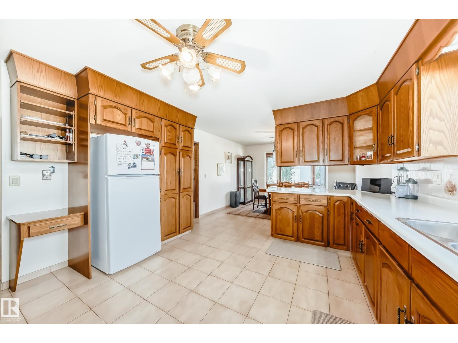 Photo 10 of 8714 152 B Av Nw, Edmonton AB