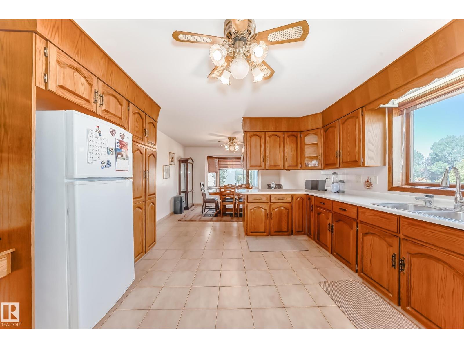Photo 11 of 8714 152 B Av Nw, Edmonton AB