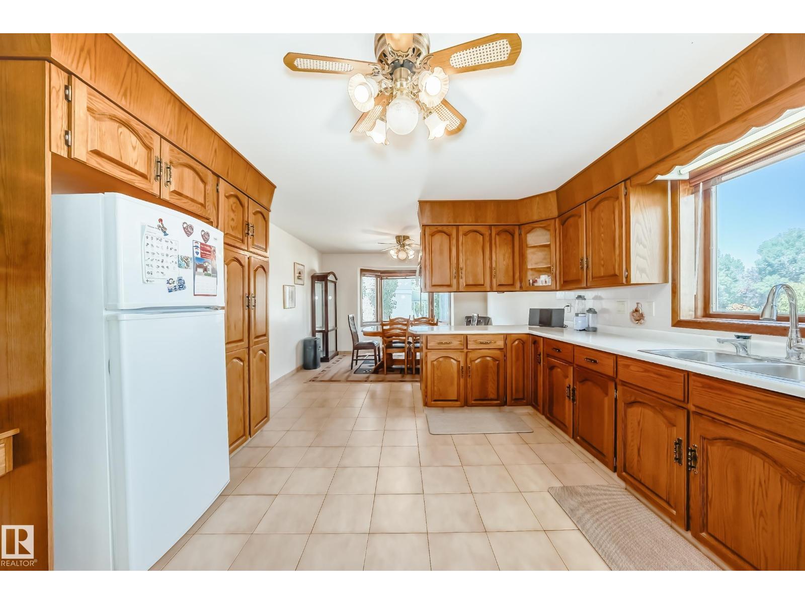 Photo 13 of 8714 152 B Av Nw, Edmonton AB