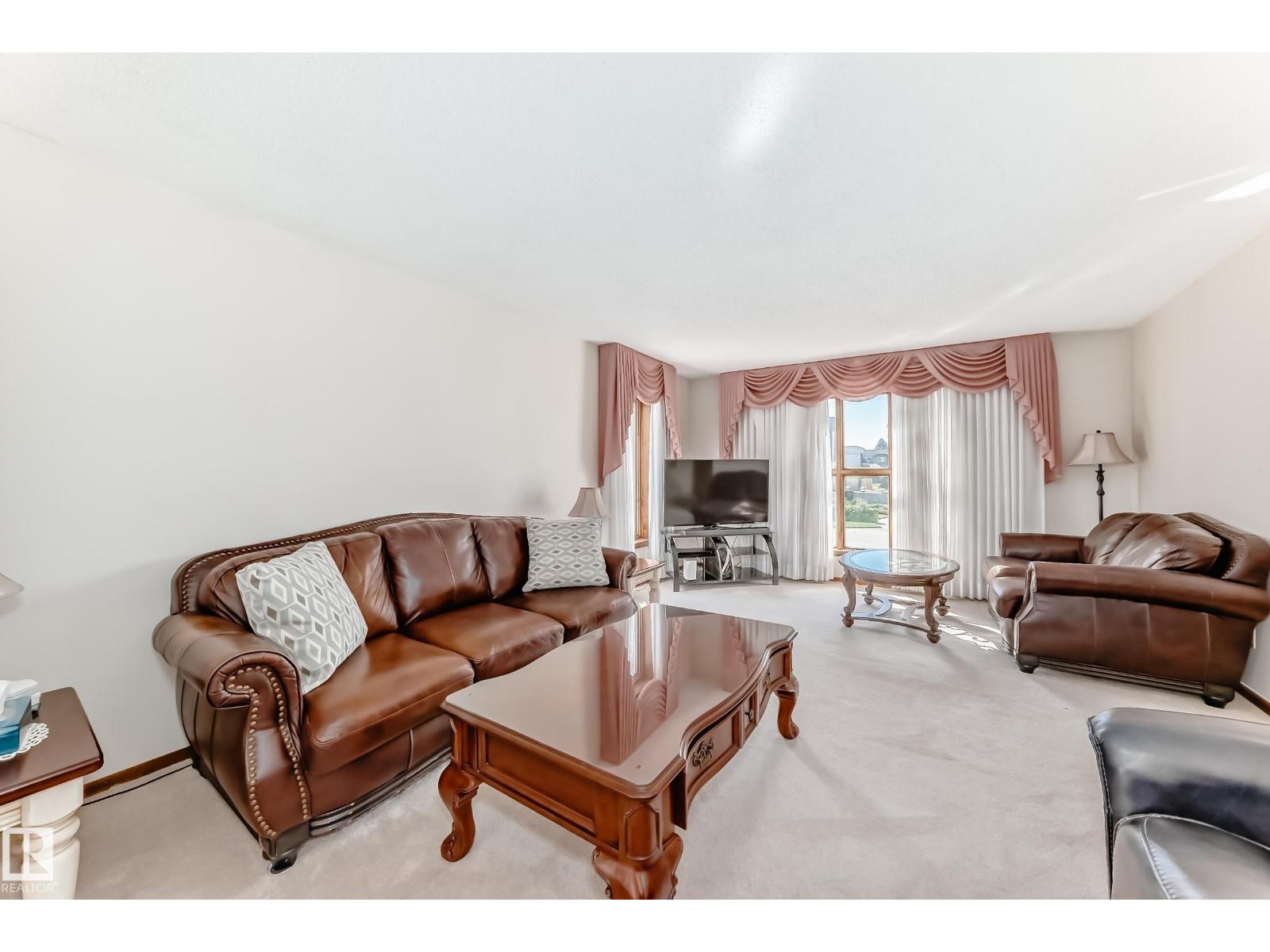 Photo 18 of 8714 152 B Av Nw, Edmonton AB