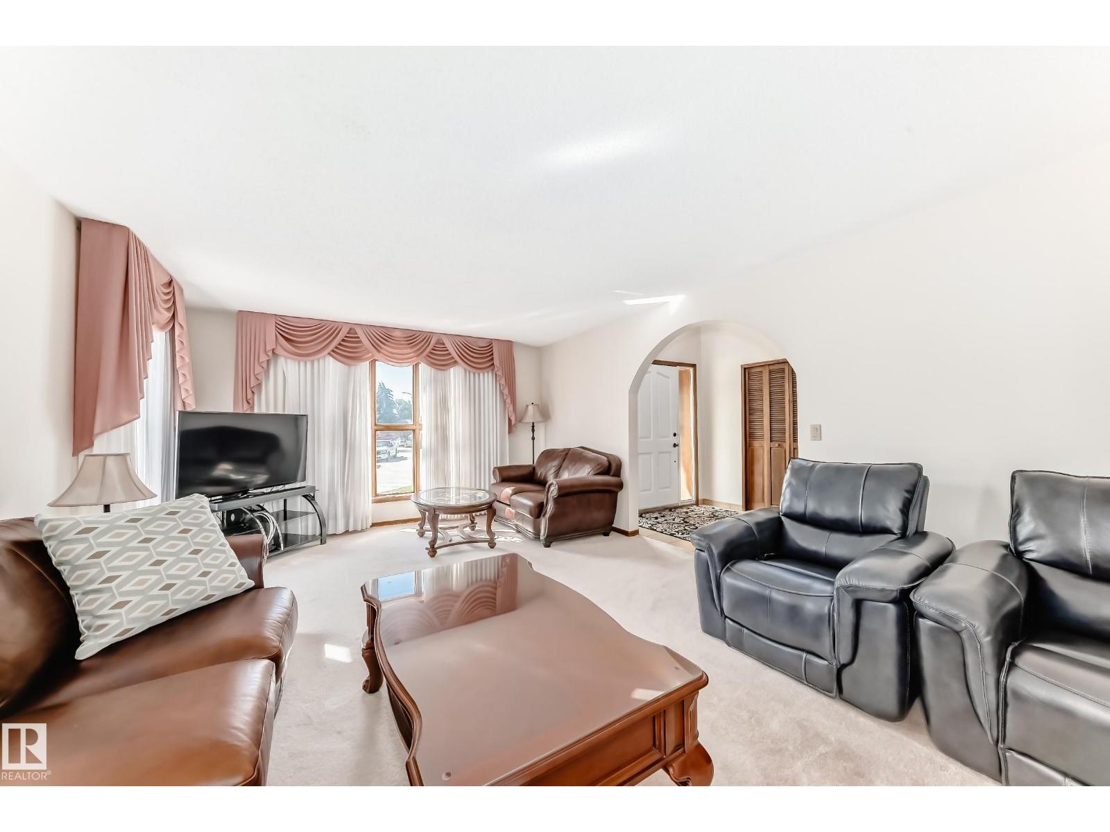 Photo 19 of 8714 152 B Av Nw, Edmonton AB