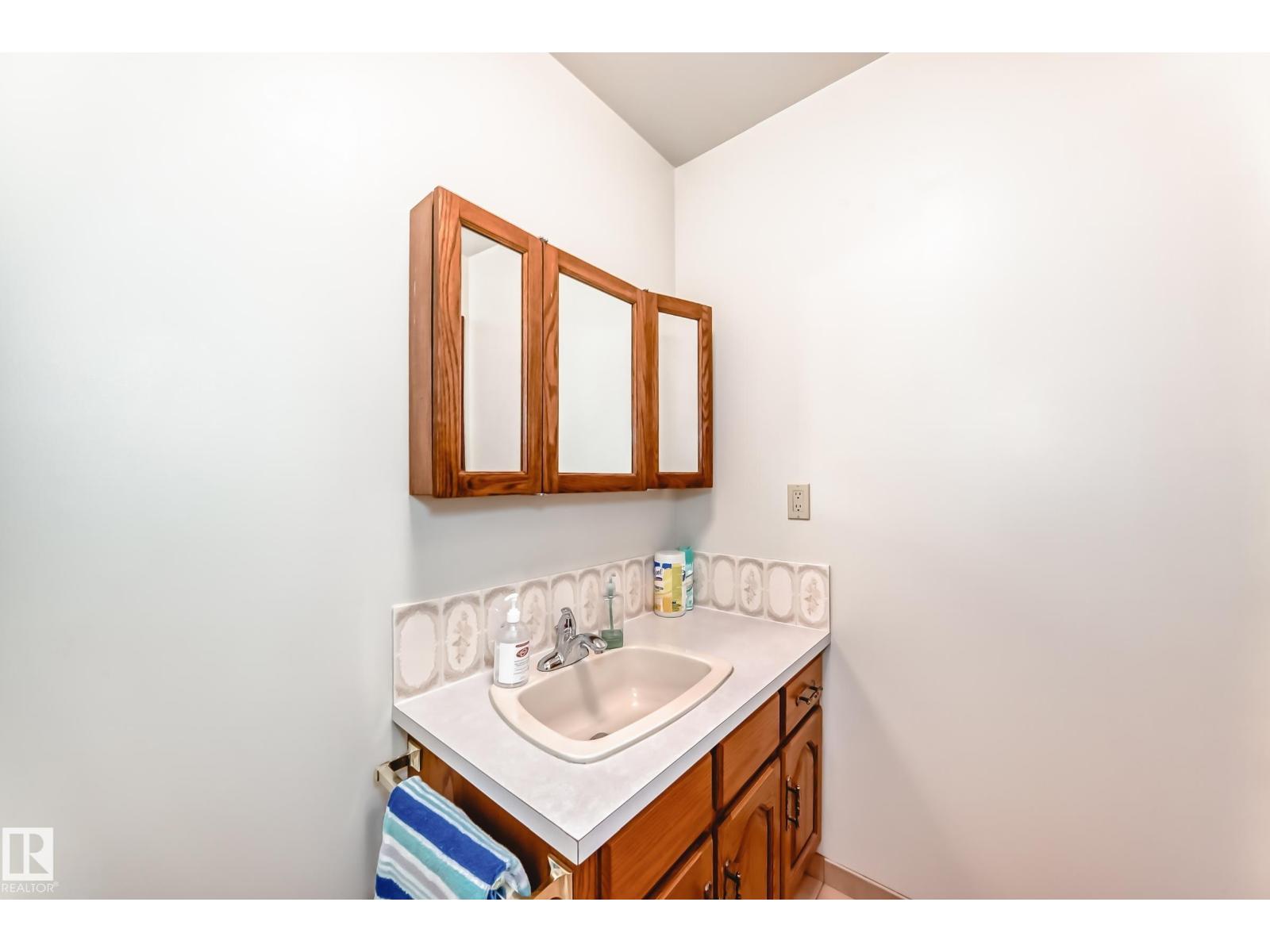 Photo 26 of 8714 152 B Av Nw, Edmonton AB