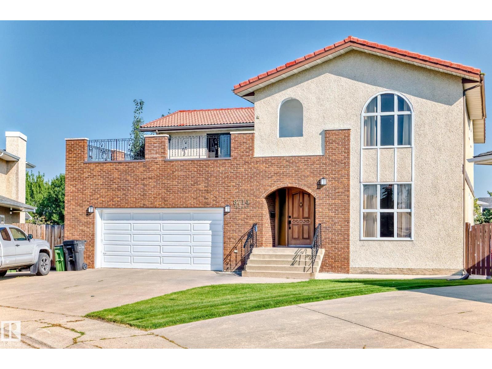 Photo 3 of 8714 152 B Av Nw, Edmonton AB