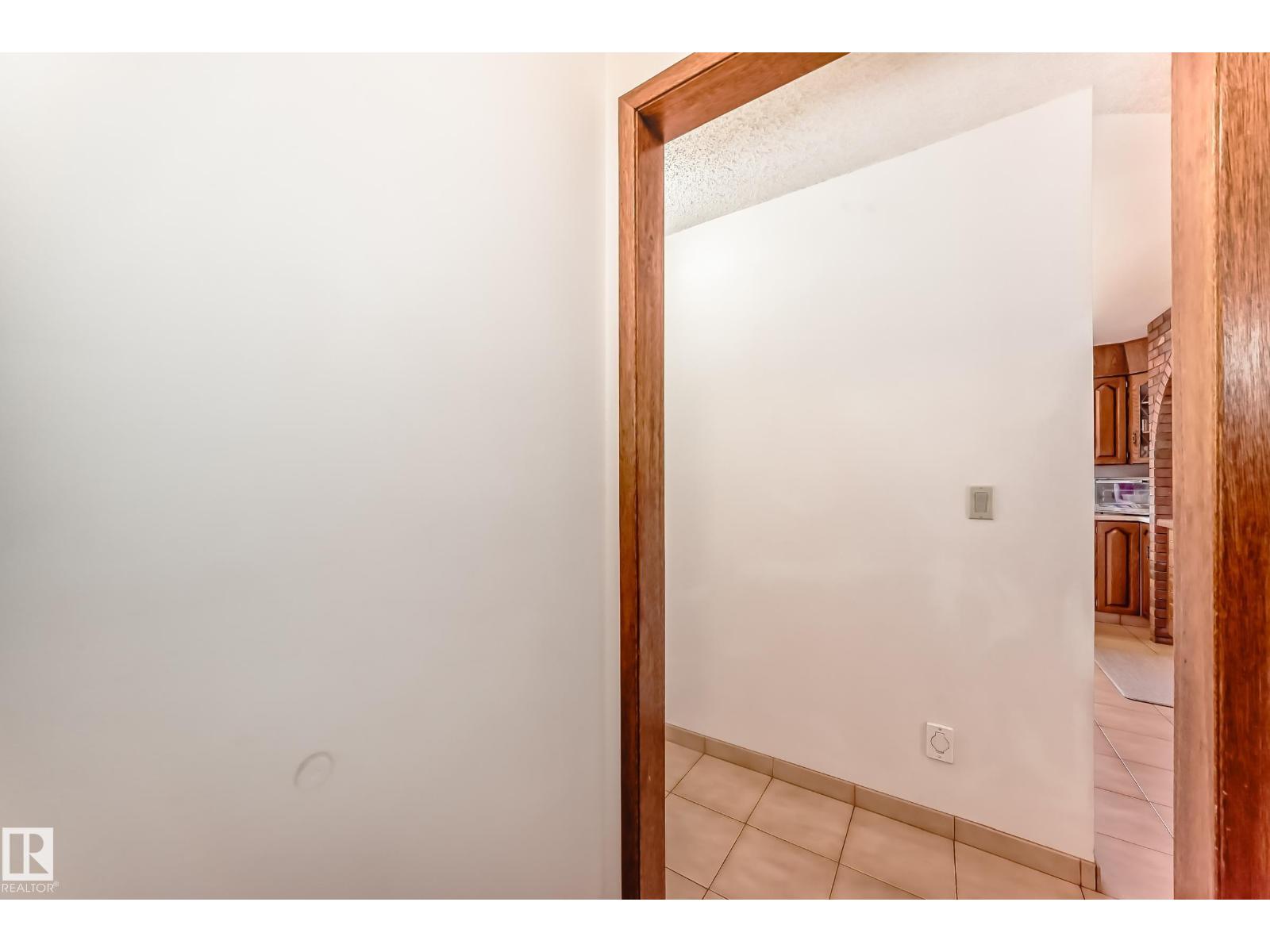Photo 31 of 8714 152 B Av Nw, Edmonton AB