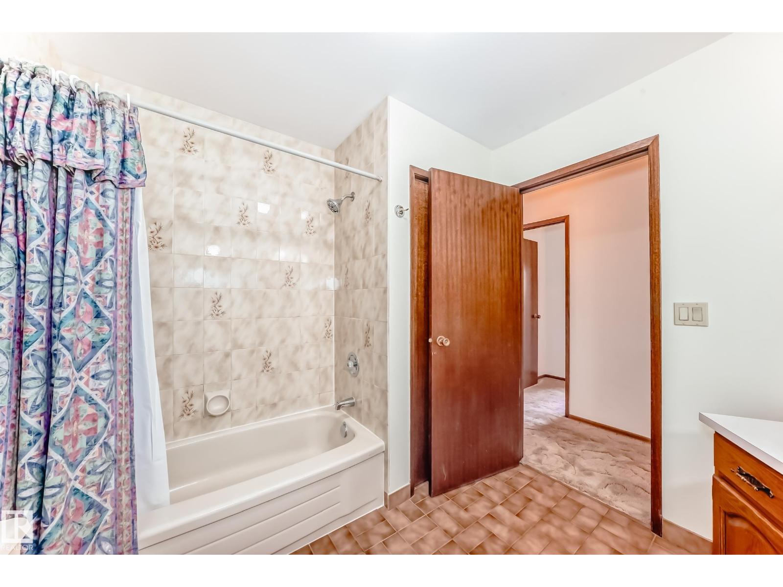 Photo 49 of 8714 152 B Av Nw, Edmonton AB