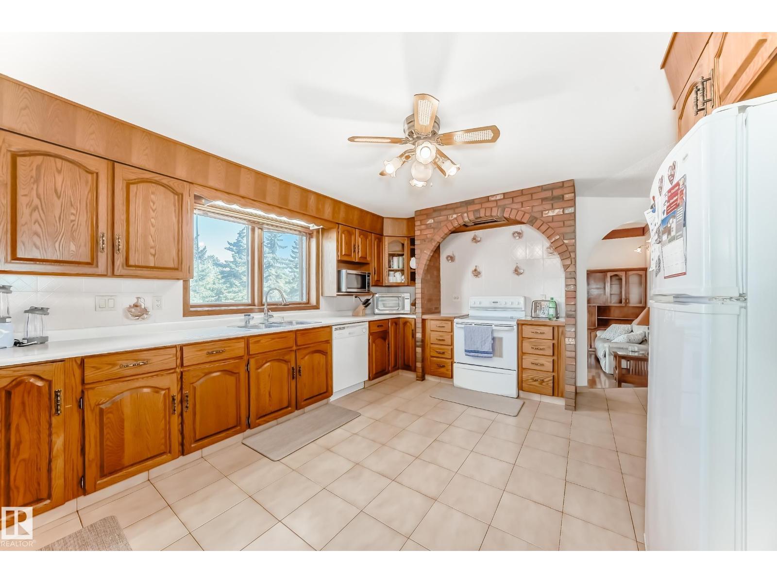 Photo 6 of 8714 152 B Av Nw, Edmonton AB