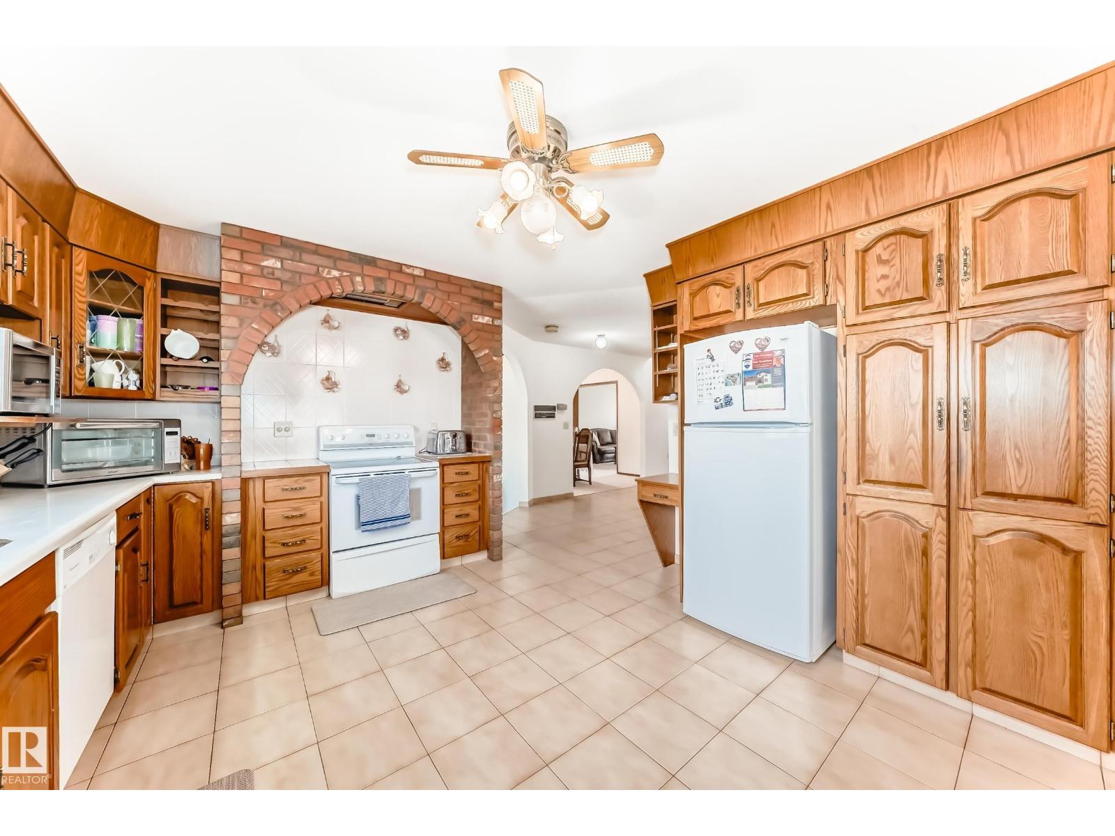 Photo 8 of 8714 152 B Av Nw, Edmonton AB