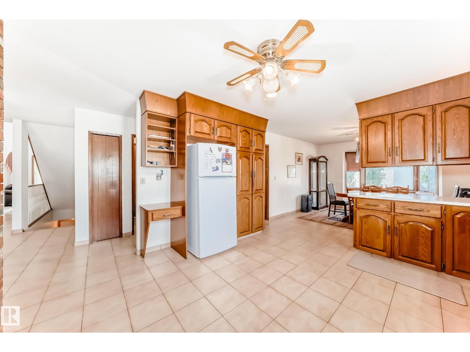 Photo 9 of 8714 152 B Av Nw, Edmonton AB