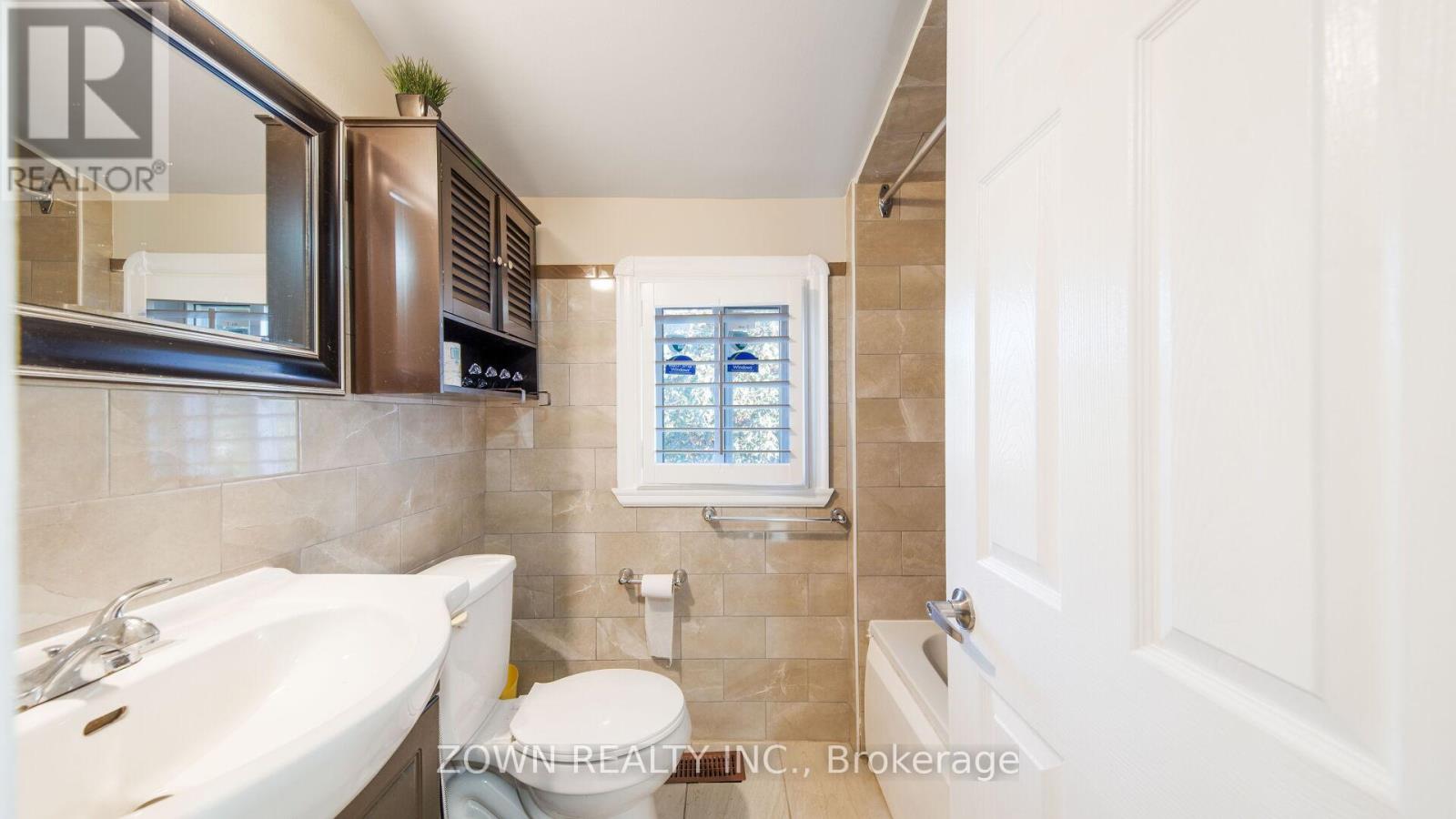 Photo 34 of Main 63 Biscayne Boulevard, Toronto ON