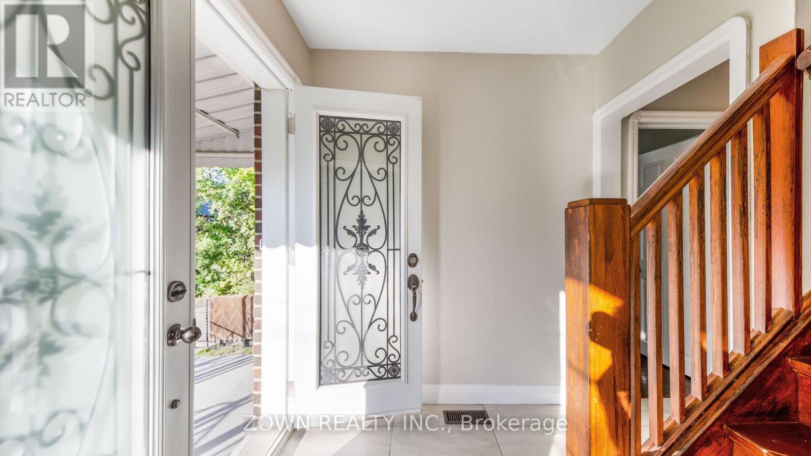 Photo 7 of Main 63 Biscayne Boulevard, Toronto ON