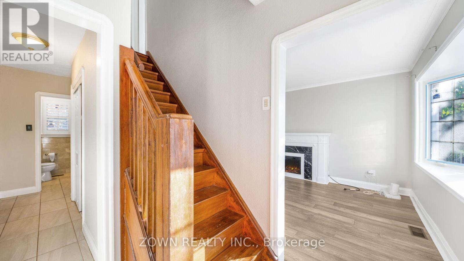 Photo 8 of Main 63 Biscayne Boulevard, Toronto ON
