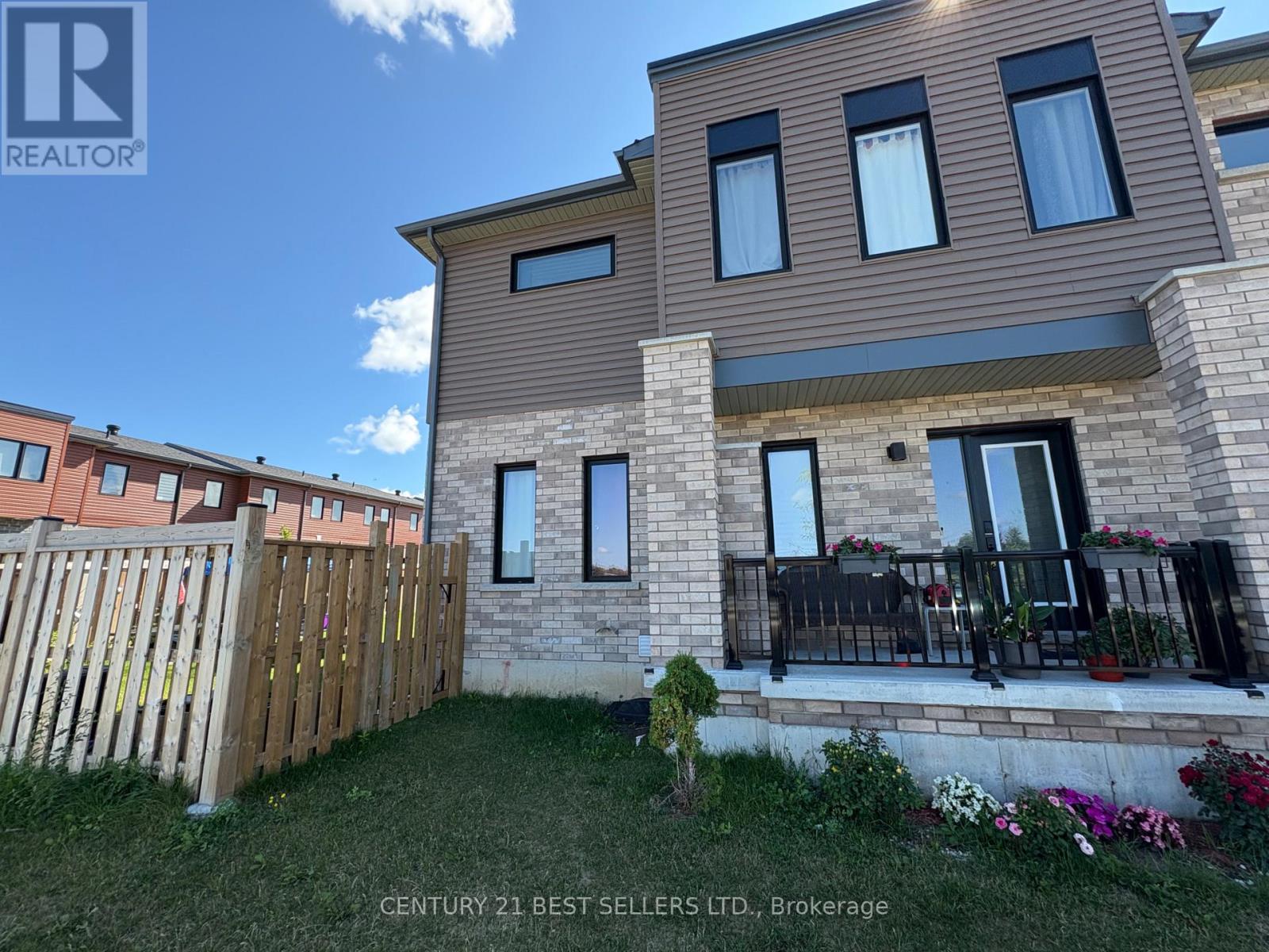 Photo 4 of 114 Fairlane Avenue, Barrie ON