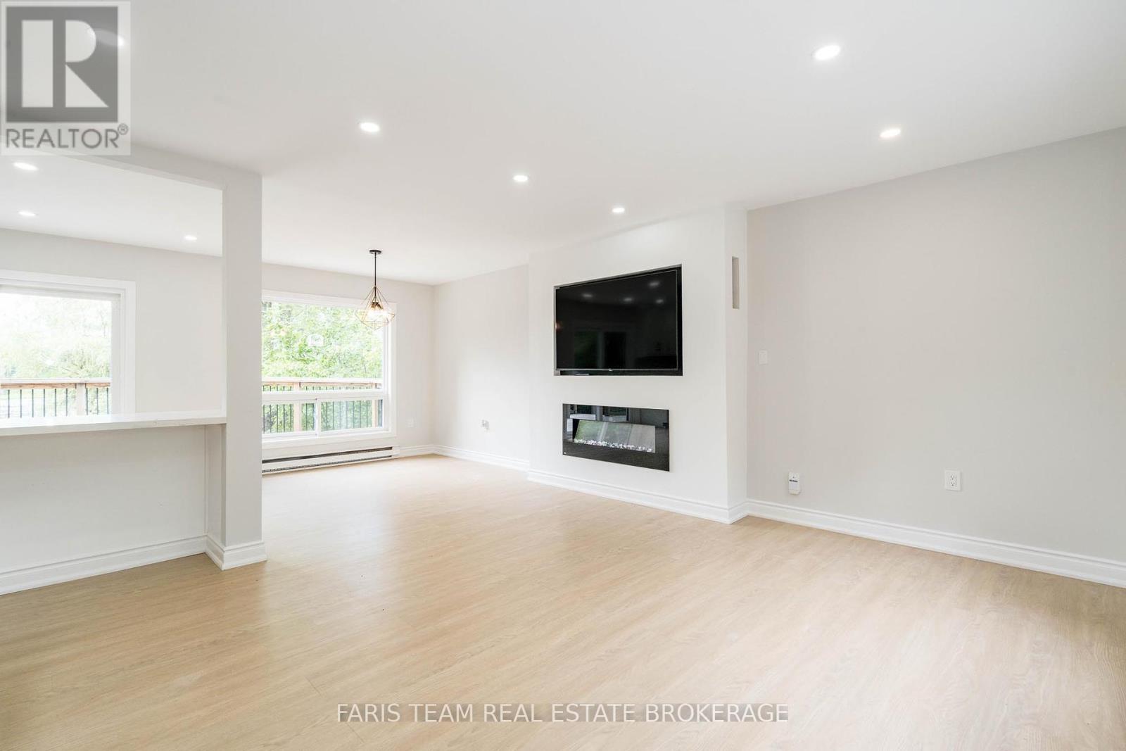 Photo 10 of 5127 Severn Pines Crescent, Severn ON