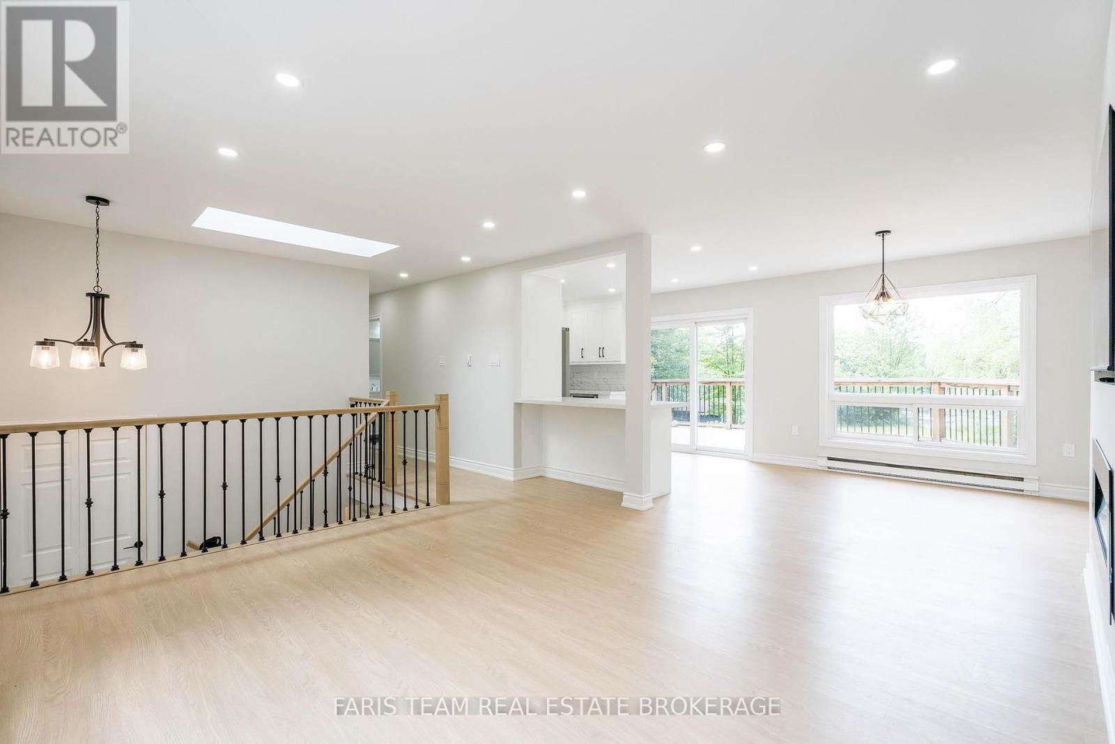 Photo 11 of 5127 Severn Pines Crescent, Severn ON