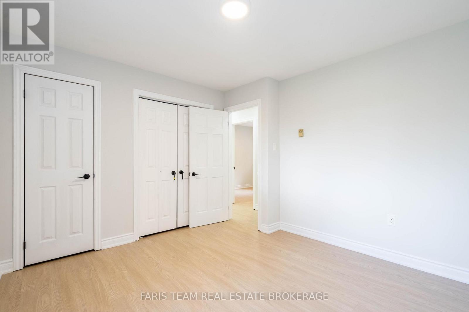 Photo 13 of 5127 Severn Pines Crescent, Severn ON