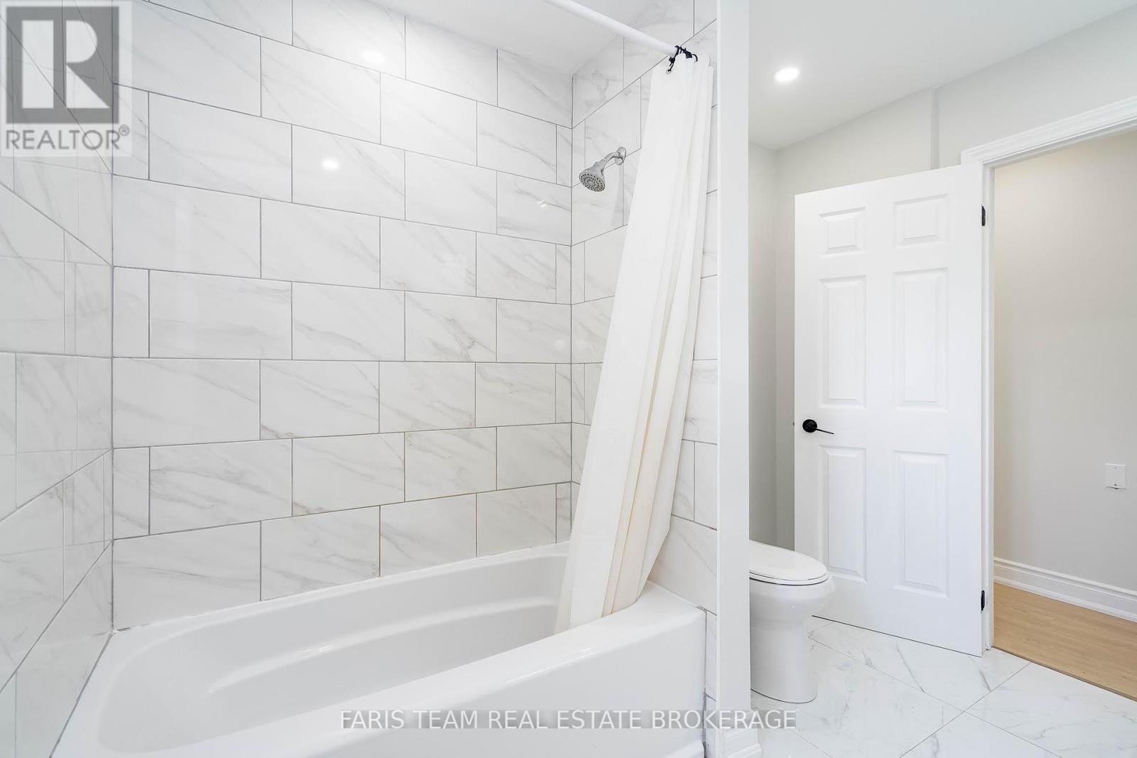 Photo 17 of 5127 Severn Pines Crescent, Severn ON