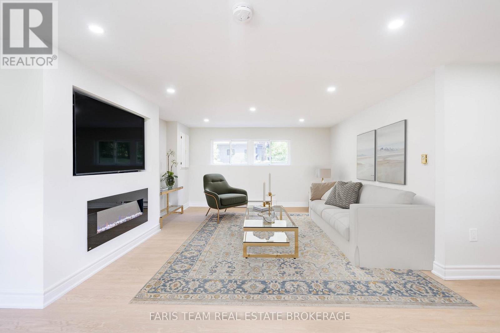 Photo 18 of 5127 Severn Pines Crescent, Severn ON