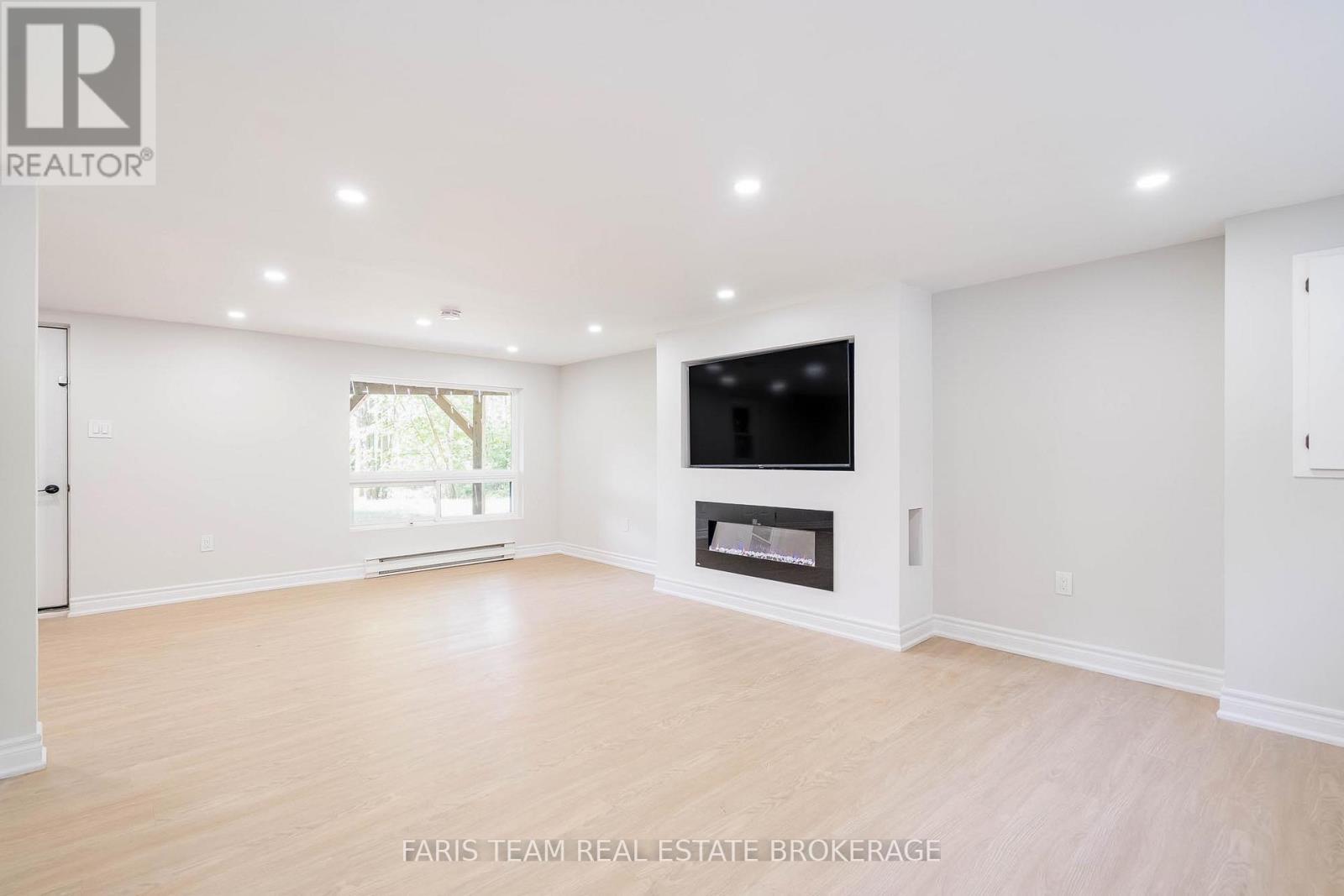 Photo 19 of 5127 Severn Pines Crescent, Severn ON