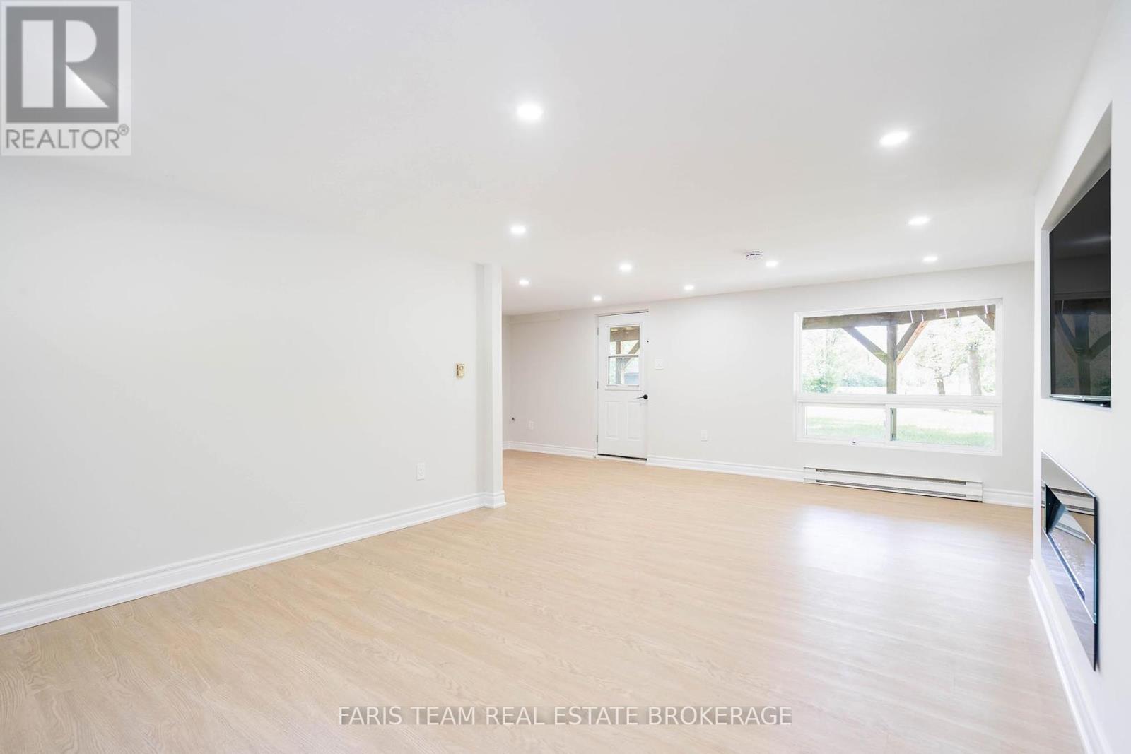 Photo 20 of 5127 Severn Pines Crescent, Severn ON
