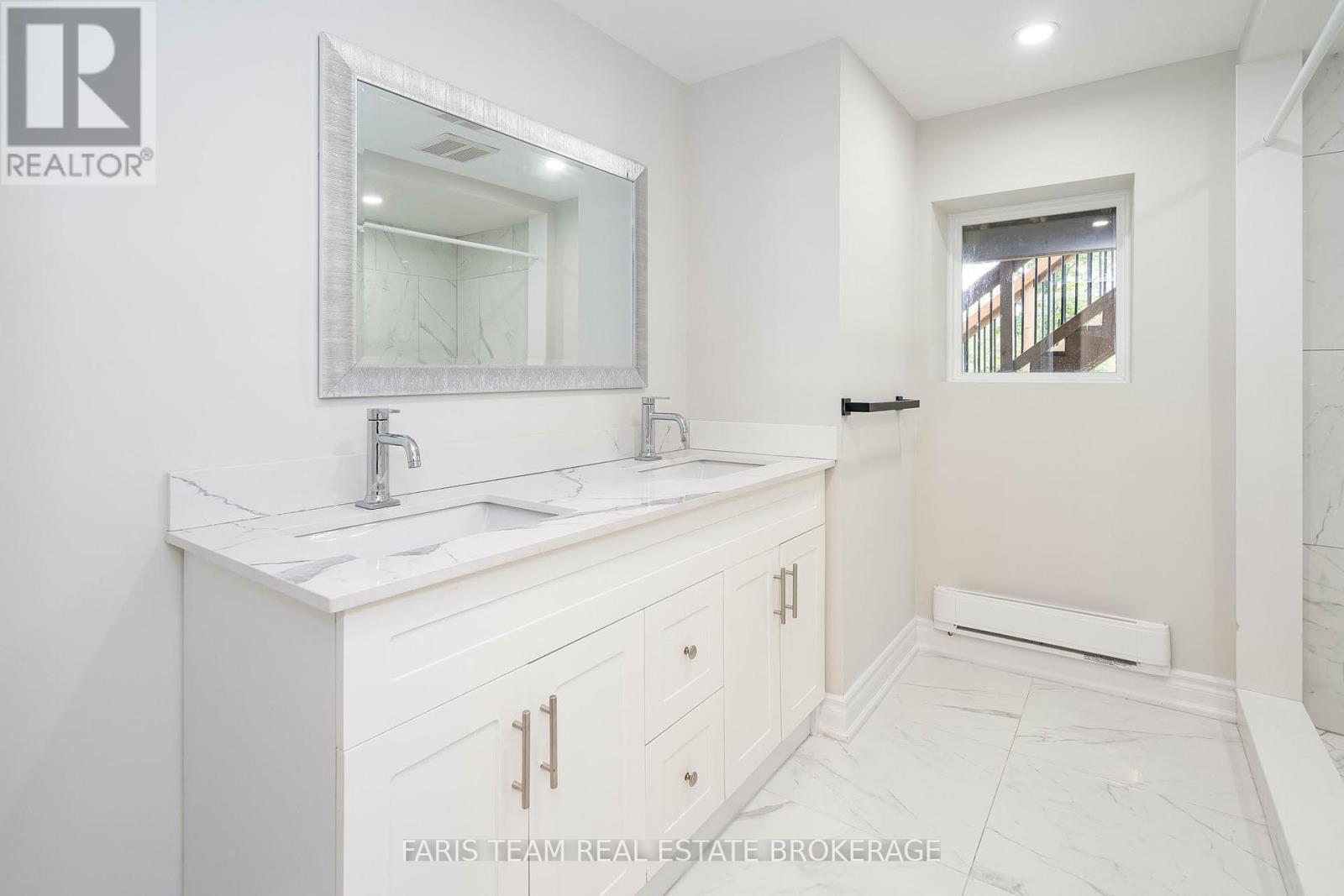 Photo 23 of 5127 Severn Pines Crescent, Severn ON