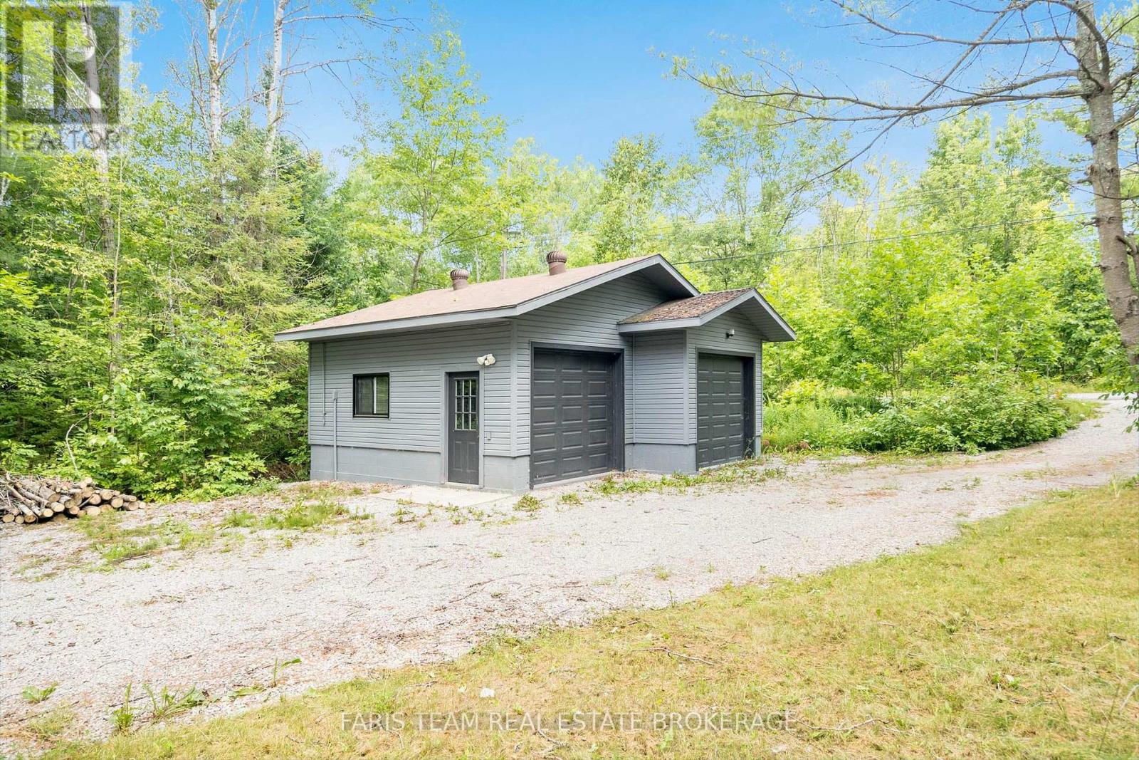Photo 32 of 5127 Severn Pines Crescent, Severn ON