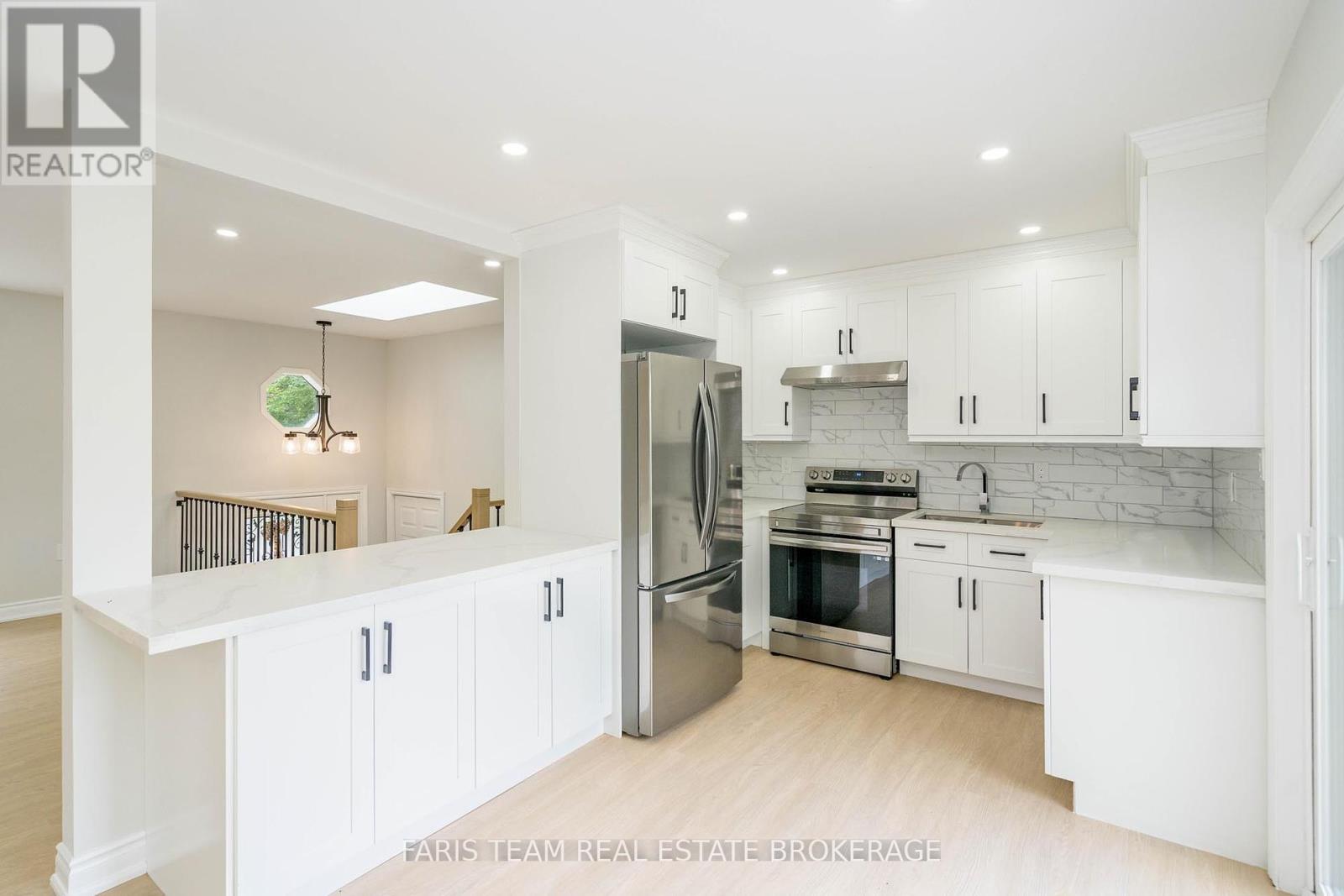 Photo 6 of 5127 Severn Pines Crescent, Severn ON