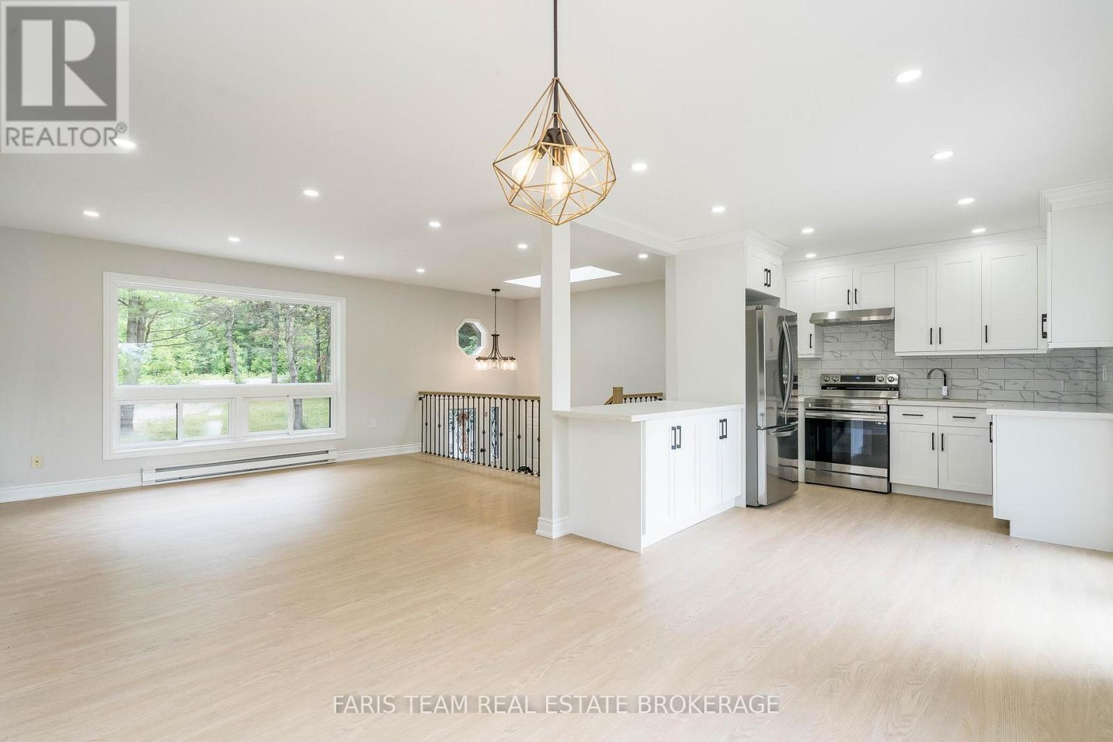Photo 8 of 5127 Severn Pines Crescent, Severn ON