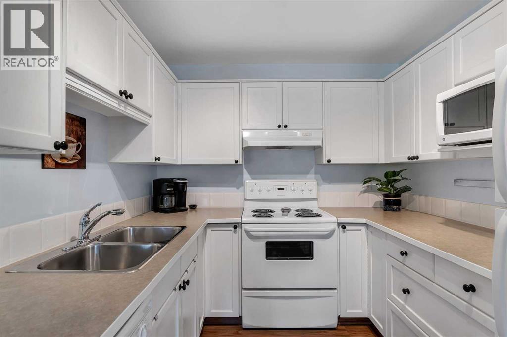 Photo 12 of 6 156 Canoe Drive Sw, Airdrie AB