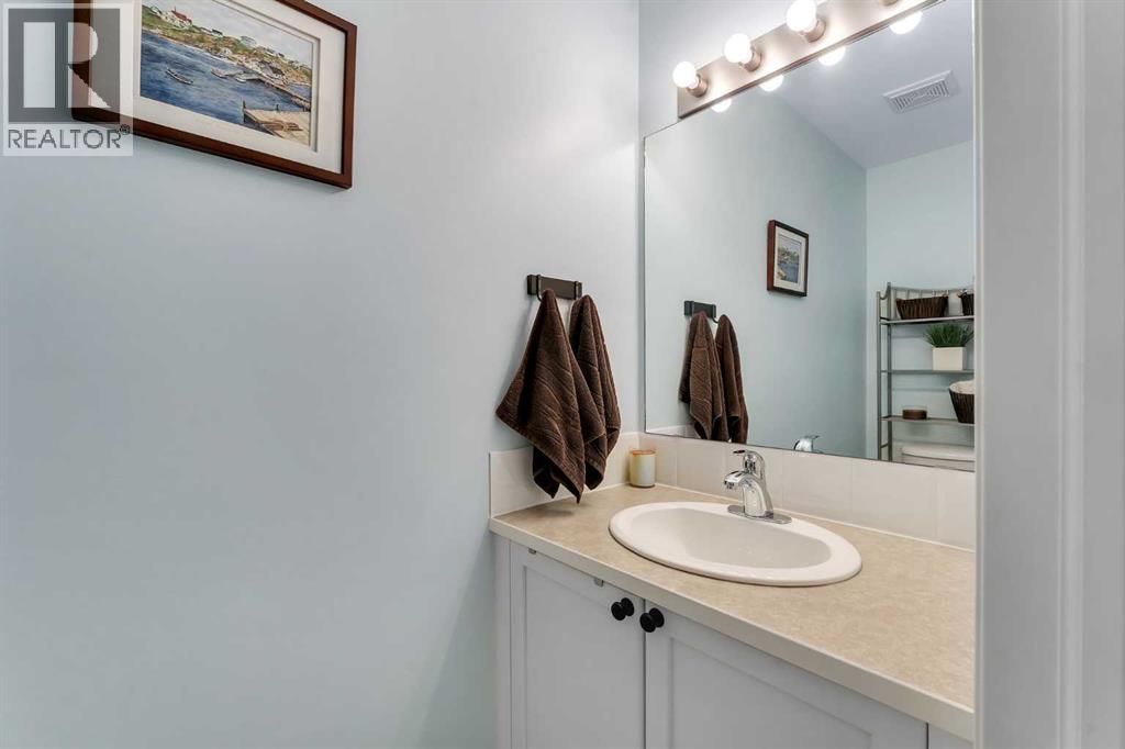 Photo 5 of 6 156 Canoe Drive Sw, Airdrie AB
