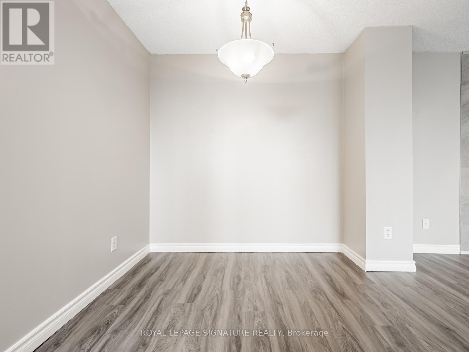 Photo 13 of 1009 3695 Kaneff Crescent, Mississauga ON