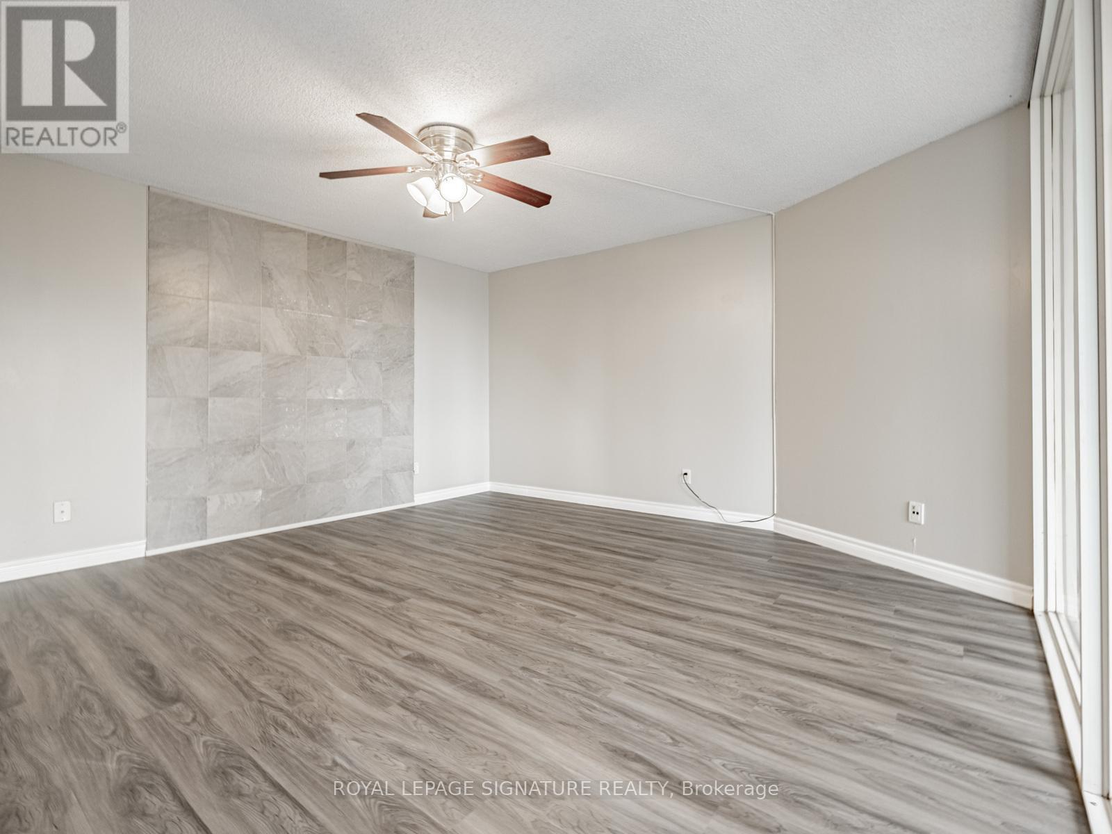 Photo 15 of 1009 3695 Kaneff Crescent, Mississauga ON
