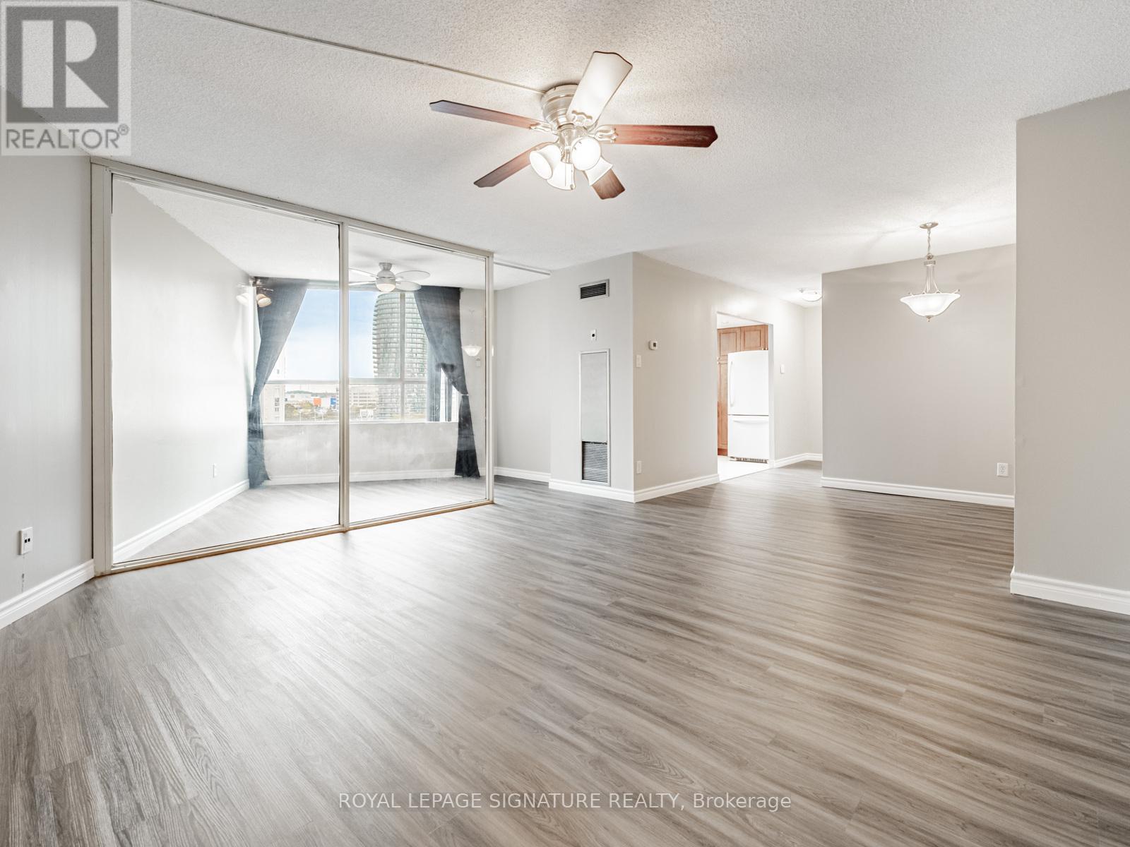 Photo 17 of 1009 3695 Kaneff Crescent, Mississauga ON