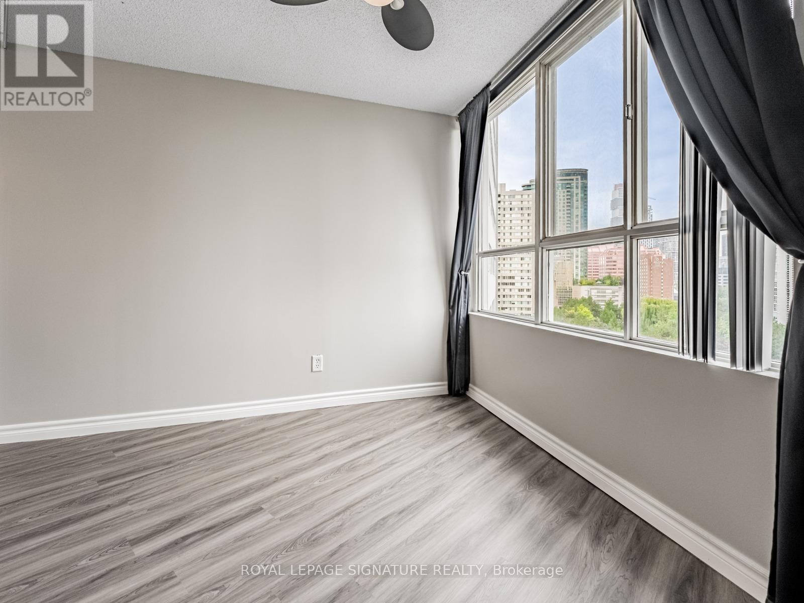 Photo 18 of 1009 3695 Kaneff Crescent, Mississauga ON