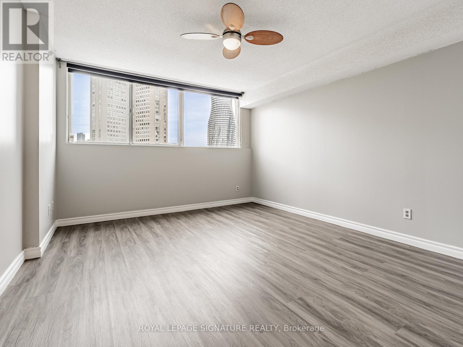 Photo 20 of 1009 3695 Kaneff Crescent, Mississauga ON