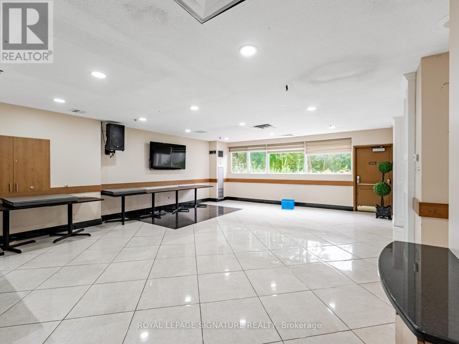 Photo 28 of 1009 3695 Kaneff Crescent, Mississauga ON