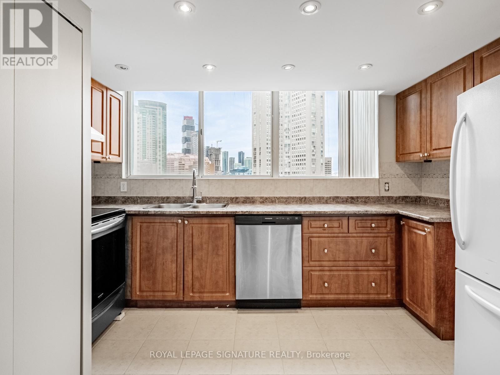 Photo 5 of 1009 3695 Kaneff Crescent, Mississauga ON