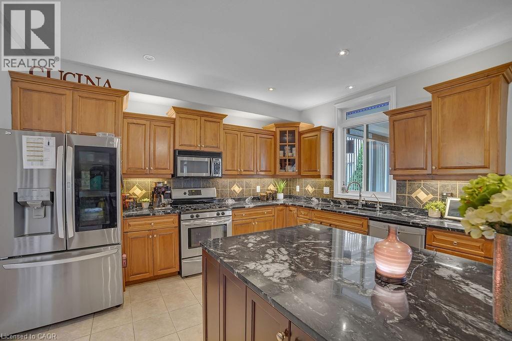 Photo 10 of 8 Meadowlea Court, Caledonia ON