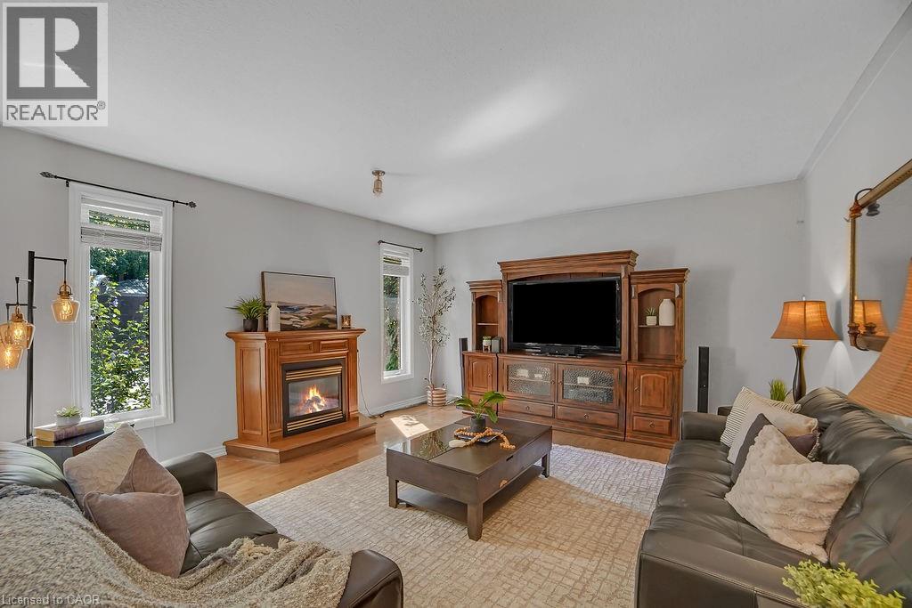 Photo 12 of 8 Meadowlea Court, Caledonia ON