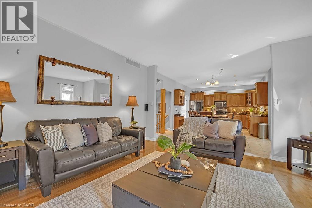 Photo 13 of 8 Meadowlea Court, Caledonia ON