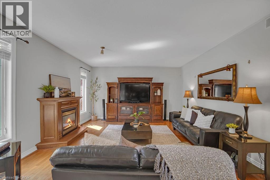 Photo 14 of 8 Meadowlea Court, Caledonia ON