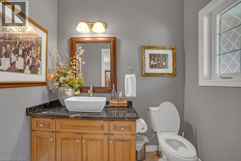 Photo 15 of 8 Meadowlea Court, Caledonia ON