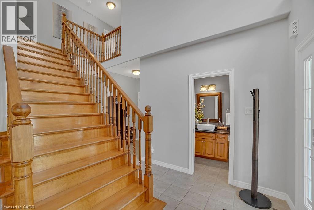Photo 16 of 8 Meadowlea Court, Caledonia ON