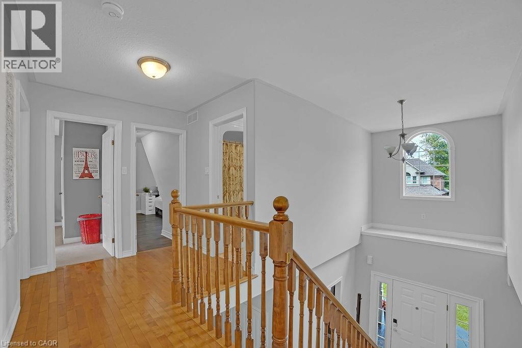 Photo 17 of 8 Meadowlea Court, Caledonia ON
