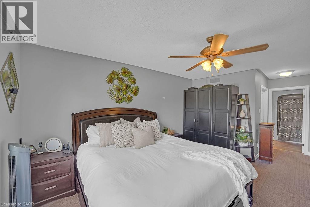 Photo 18 of 8 Meadowlea Court, Caledonia ON