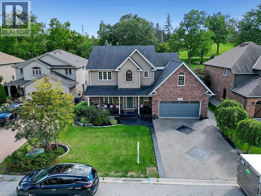 Photo 2 of 8 Meadowlea Court, Caledonia ON