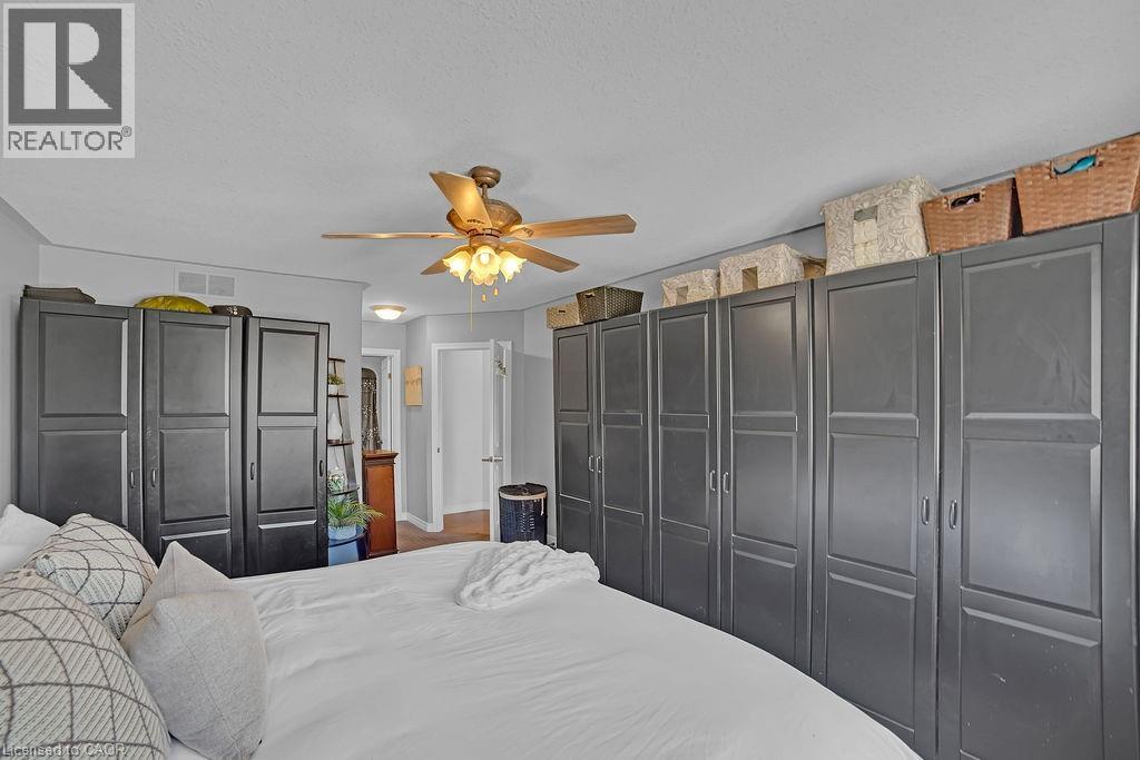 Photo 20 of 8 Meadowlea Court, Caledonia ON